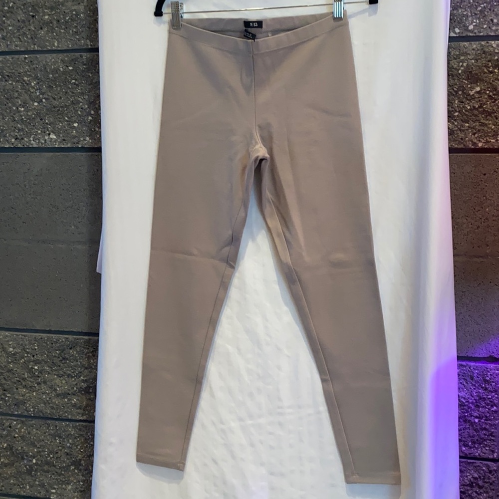9/15 Saks Fifth Avenue Grey leggings, Excellent Condition, Small